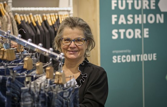 Der Kleidertausch bringt Generationen zusammen, sagt Regina Hagmann-Kuttruf von der Aktion Hoffnung.