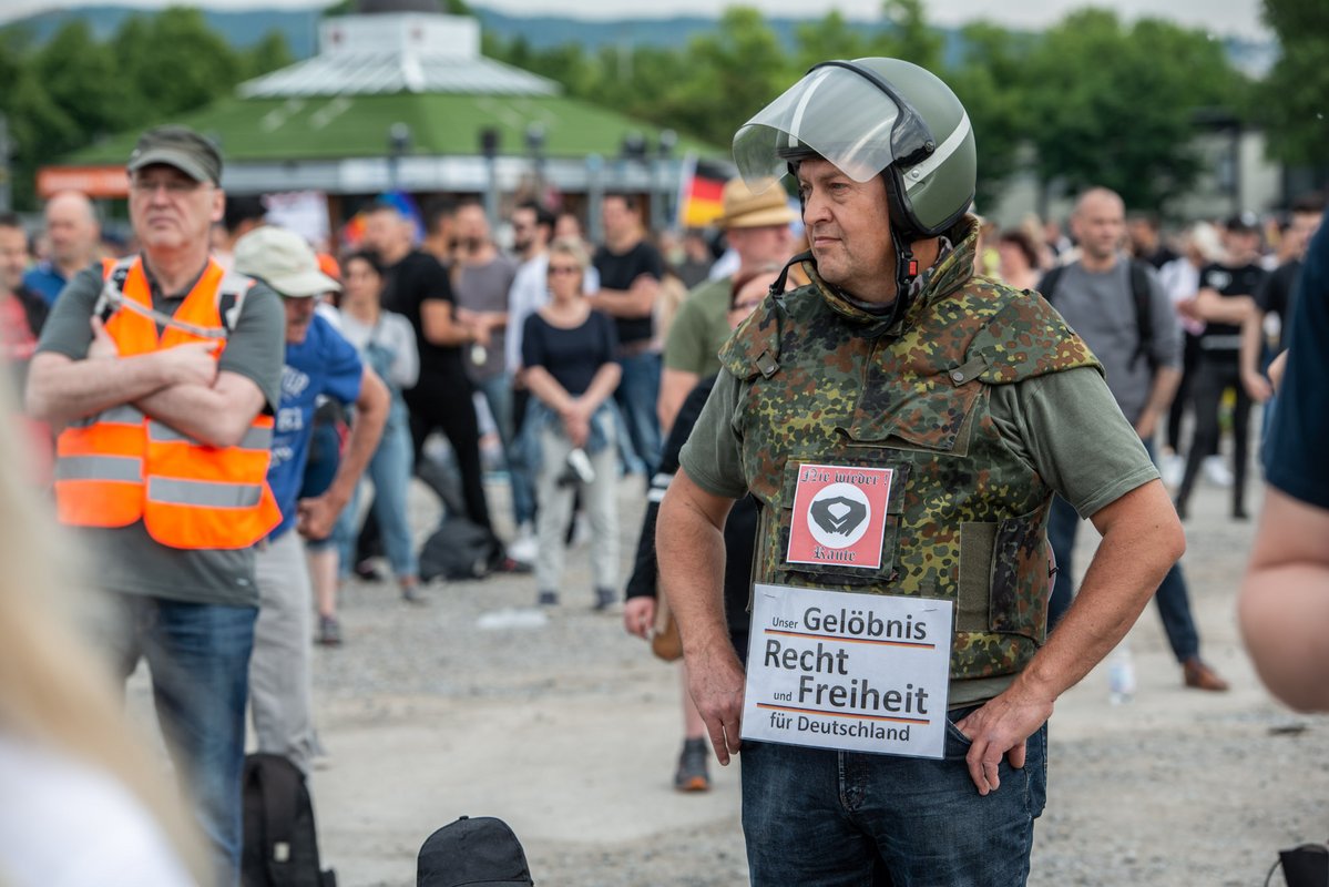 Wahrscheinlich ist auch dieser Mann weder rechts noch links. 