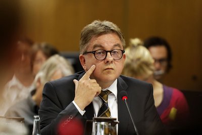 "Holzt" und "rüffelt". Landtagspräsident Guido Wolf. Foto: Joachim E. Röttgers 