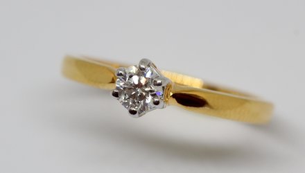 Der Verlobungsring sollte das Dreifache des Monatsgehalts kosten, empfiehlt De Beers. Foto: gemeinfrei