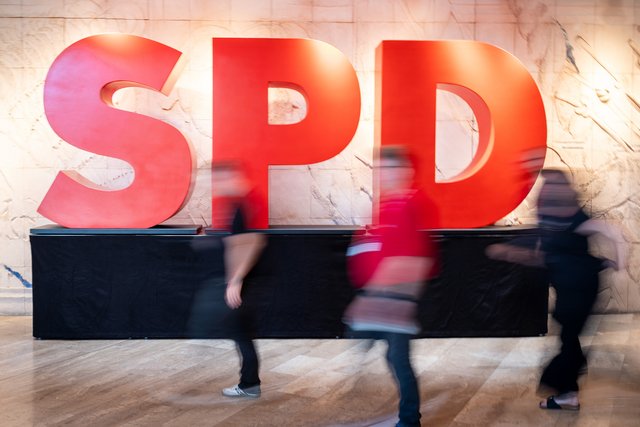 Frauen vor: Zum ersten Mal ist eine SPD-Landtagsfraktion paritätisch besetzt.