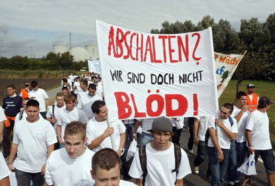 Beträchtliches Risiko? Davon wollen diese RWE-Azubis 2009 in Biblis nichts wissen.