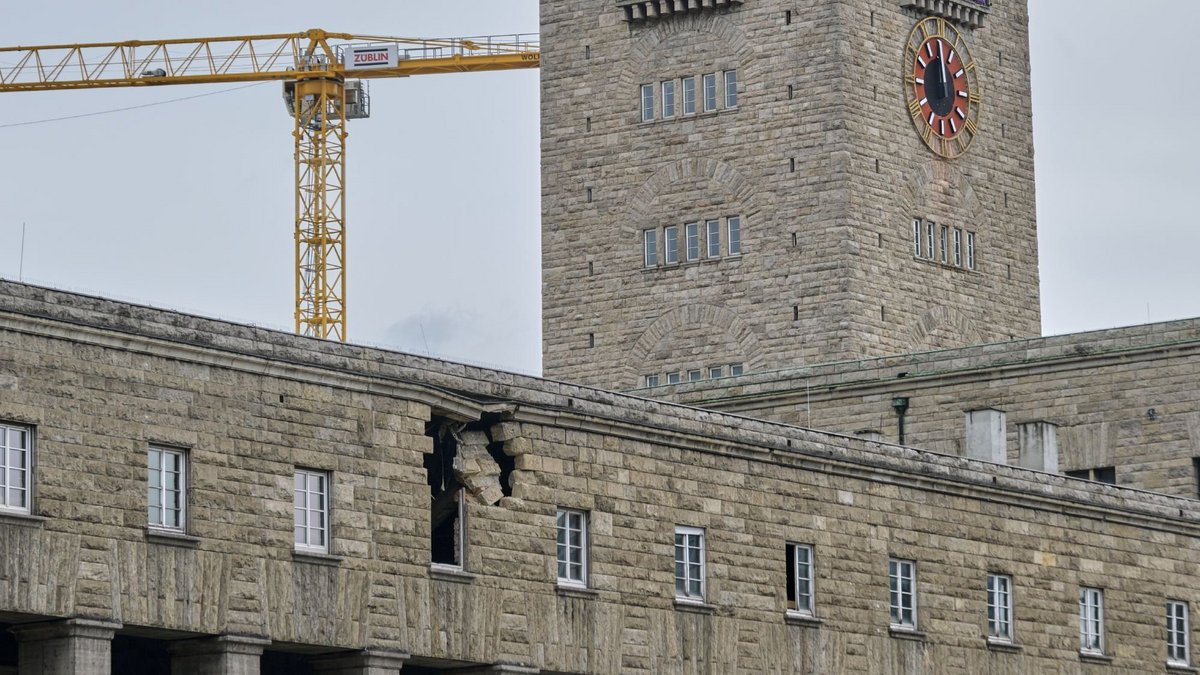 Am 17. August 2021 hagelt es am Bonatzbau Steine. Foto: Joachim E. Röttgers 