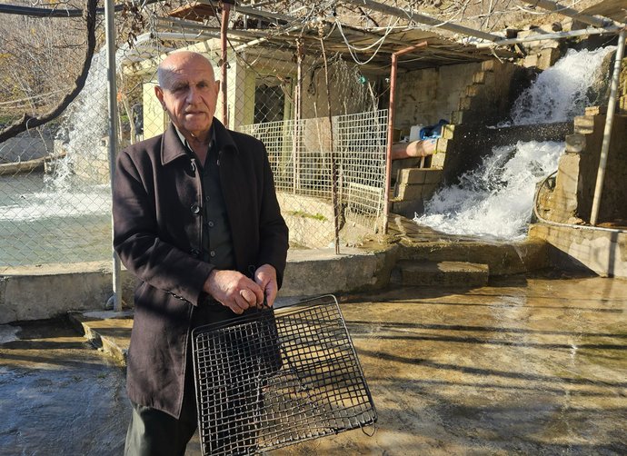 Dorfsprecher Othman Mahmood betreibt eine Fischzucht und eine Wasserkraftanalage. Dorfsprecher Othman Mahmood betreibt eine Fischzucht und eine Wasserkraftanalage.