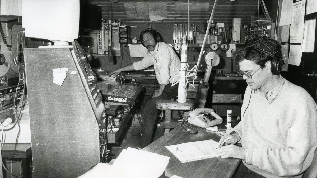 Martin Himmelheber (rechts) in den 1990ern bei Radio Neckarburg. Foto: privat