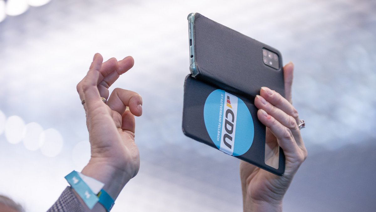 Die Parteibasis nimmt das Verhalten der Landesspitze um Manuel Hagel in den Fokus. Foto: Julian Rettig