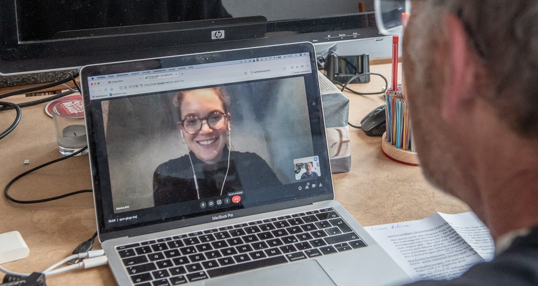 Génica Schäfgen, die Deutschland-Chefin von Ecosia, im Gespräch mit Stefan Siller. Foto: Jens Volle