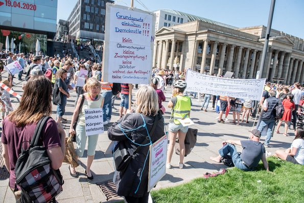 Quergedachte These: 'Maskenpflicht = Körperverletzung'.