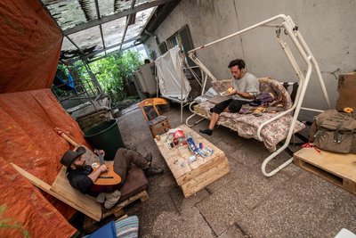 Draußen-Frühstück mit Musik. 