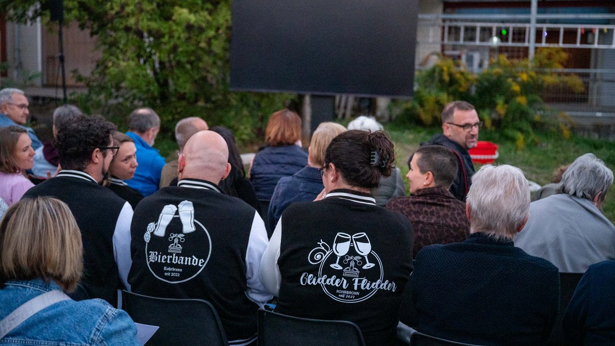 Beliebte Kutten im Dorf: Shirts und Jacken mit Emblemen der "Bierbande" und von "Glidder Flidder".