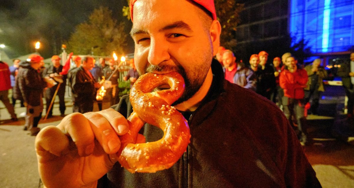 Für acht Prozent gehen Metaller vors Werkstor, hier in Neckarsulm. Fotos: Joachim E. Röttgers