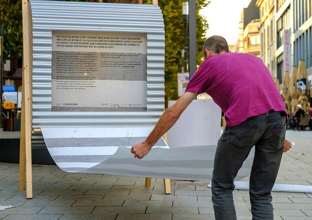 Beim Reallabor gibt's sogar Zebrastreifen zum Mitnehmen. 