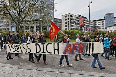 Laut Weidel angehende Terroristen: Gegendemonstranten.