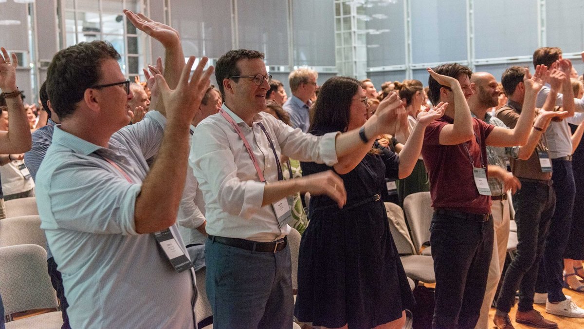 ... Gerald Babel-Sutter und Martin Körner, Chefstratege des Stuttgarter Oberbürgermeisters, (1. und 2. von links) tanzen mit. ... Gerald Babel-Sutter und Martin Körner, Chefstratege des Stuttgarter Oberbürgermeisters, (1. und 2. von links) tanzen mit.