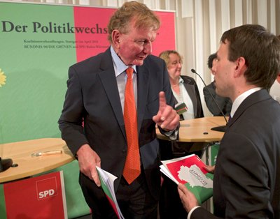 Die Roten Claus Schmiedel und Nils Schmid 2011, frisch in der Koalition mit den Grünen. Die S21-Befürworter gewinnen.