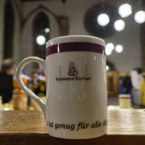 In Stuttgarts Vesperkirche stehen Wahrheiten auf Kaffeebechern. In Stuttgarts Vesperkirche stehen Wahrheiten auf Kaffeebechern.
