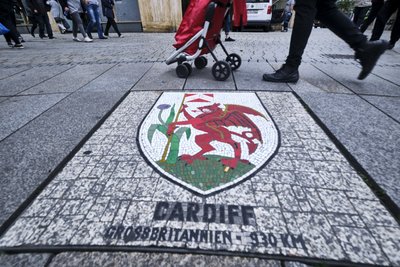 Die Partnerschaft etwa mit Cardiff hat die Stadt Stuttgart auf ihrer Königstraße zementiert. Fotos: Joachim E. Röttgers