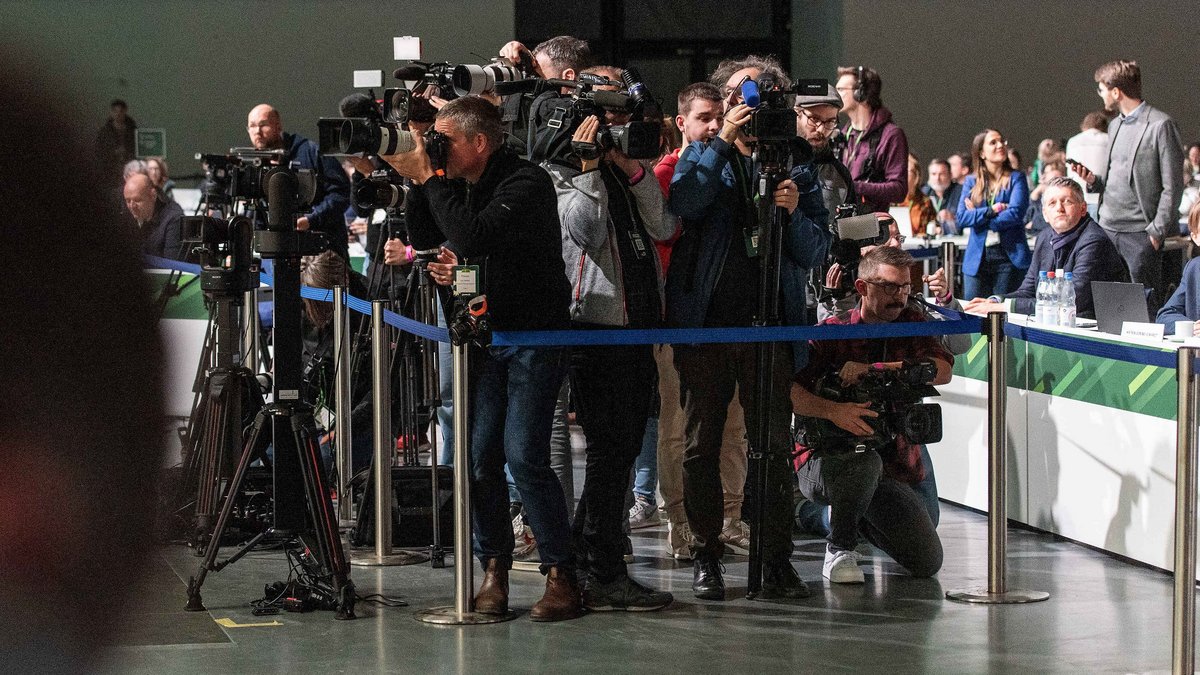 Pressefreiheit eingeschränkt? Bei der Bundesdelegiertenkonferenz der Grünen 2023 sieht's nur so aus als ob. Foto: Jens Volle