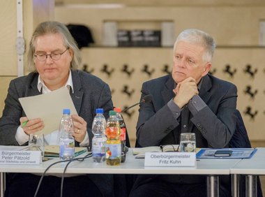 Die Grünen Peter Pätzold (links) und Fritz Kuhn in einer Stadt, die grüner sein könnte. 