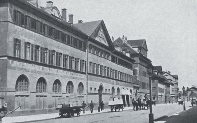 Offizierspavillon, Untere Königstraße: Bereits im Gründungsjahr zog der Kunstverein dort ein.