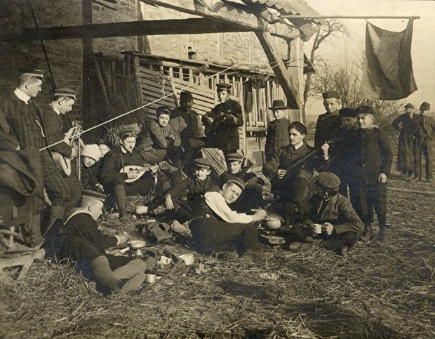 Gegen Spießbürgertum und Gängelei: Wandervogelgruppe auf großer Fahrt. Foto: www.hartwig.bplaced.net