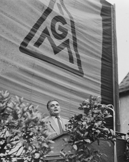 Bleicher 1957 bei einer Massenkundgebung in Biberach. Zwei Jahre später wird er IG-Metall-Chef im Südwesten – und bleibt es bis 1972. Foto: Sammlung Abmayr Bleicher 1957 bei einer Massenkundgebung in Biberach. Zwei Jahre später wird er IG-Metall-Chef im Südwesten – und bleibt es bis 1972. Foto: Sammlung Abmayr