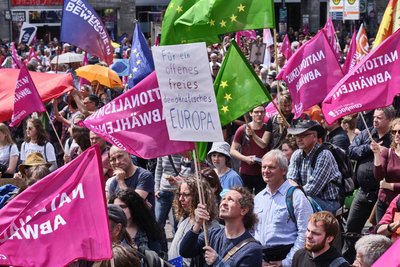 Tausende Demonstranten gegen den Zustand der EU. Foto: Joachim E. Röttgers