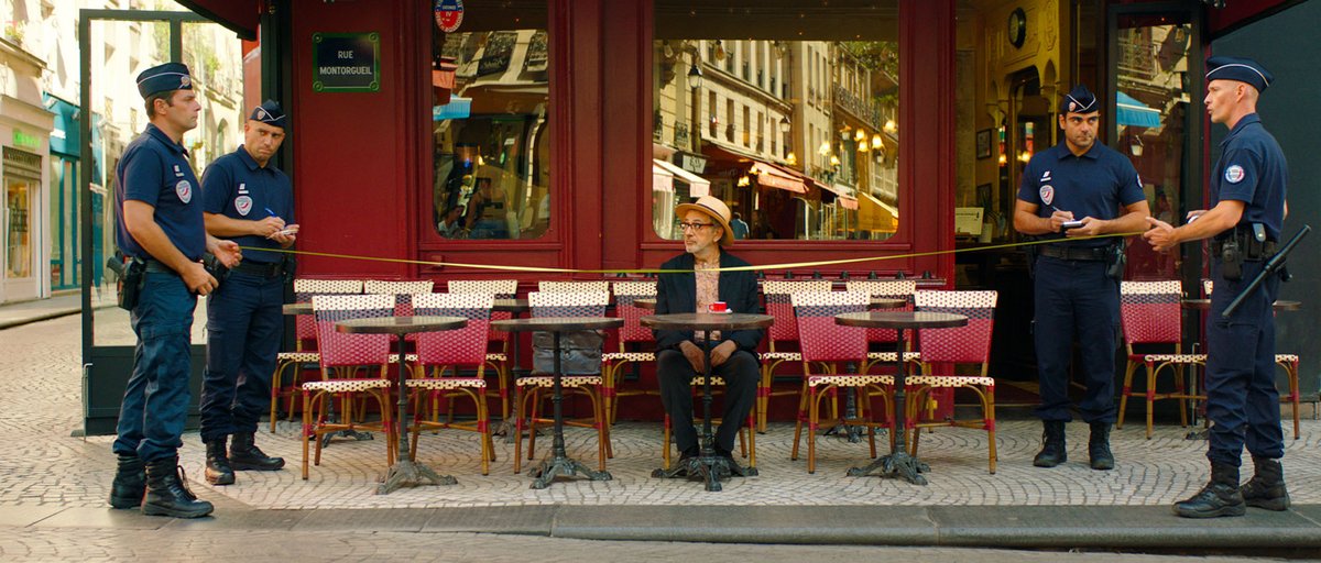 Irgendwo zwischen Buster Keaton und Jacques Tati: Regisseur Elia Suleiman spielt einen Regisseur. Filmstills: Neue Visionen Filmverleih Irgendwo zwischen Buster Keaton und Jacques Tati: Regisseur Elia Suleiman spielt einen Regisseur. Filmstills: Neue Visionen Filmverleih