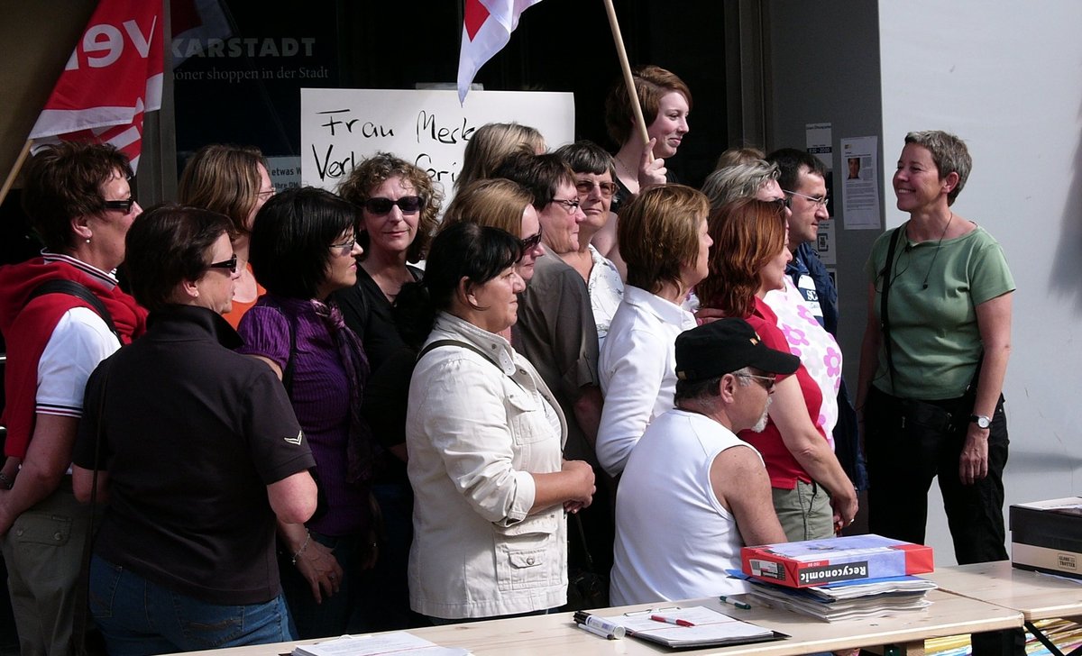 Ulrike Wuhrer (rechts) bei einer Verdi-Aktion während der Karstadt-Insolvenz 2009. Foto: privat