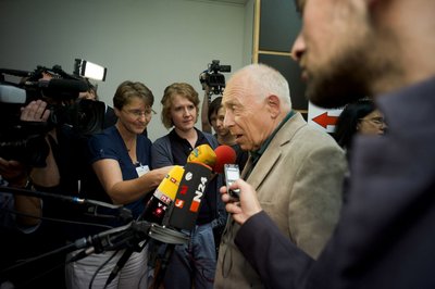 Heiner Geißler bei der Präsentation des Stresstests im Stuttgarter Rathaus.