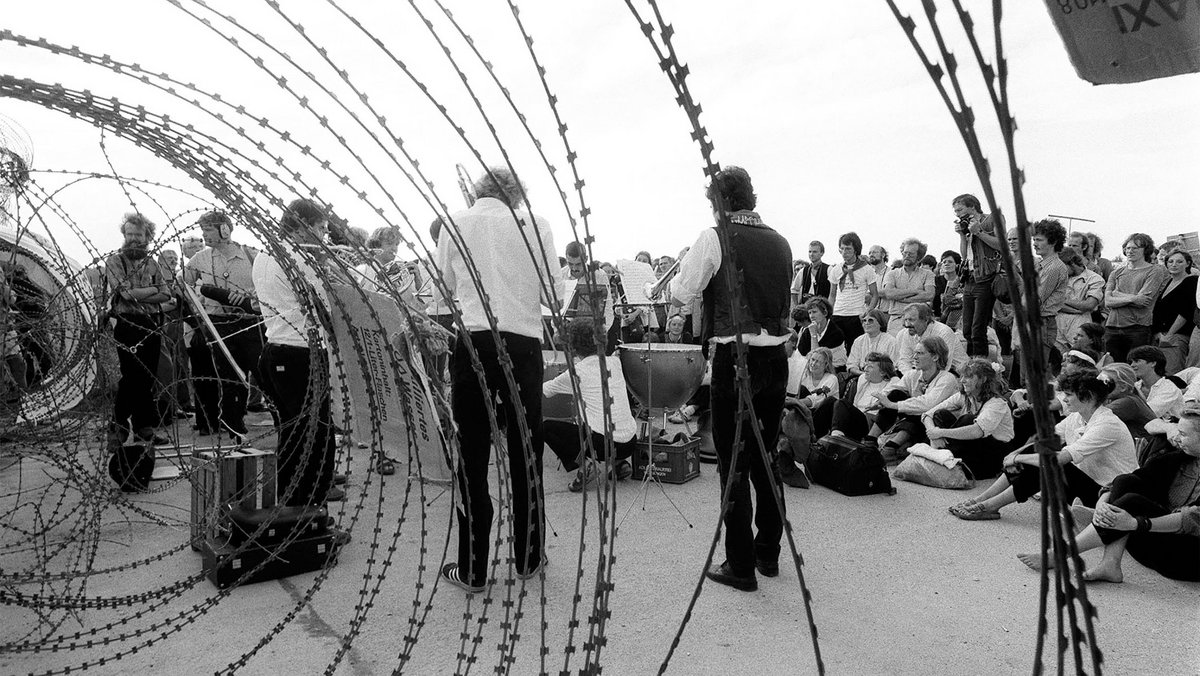 Nato-Draht in Mutlangen. Damals mussten amerikanische Raketen vor deutschen Demonstrant:innen geschützt werden. Foto: Manfred Grohe
