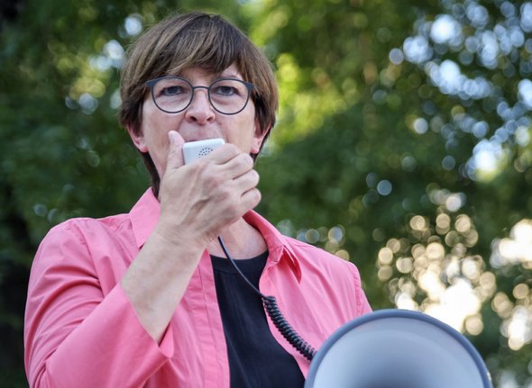 Hat was gegen Zweifler und Angsthasen: SPD-Bundesvorsitzende Saskia Esken.