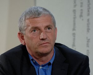 Arnold Stadler 2005 auf der Frankfurter Buchmesse. Foto: Blaues Sofa, CC BY 2.0