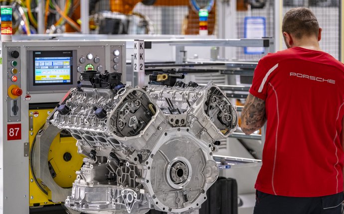 "Wir brauchen beim Thema Produktivität einen echten Schub", sagt Resch. Das Bild entstand 2018 im Porsche-Werk Stuttgart. Foto: Joachim E. Röttgers