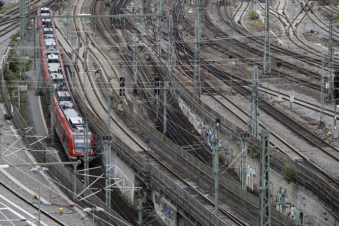 Wegen Digitalisierung bald weniger Betrieb: S-Bahn- und Fernverkehrsgleise im Vorfeld des Stuttgarter Hauptbahnhofs. Foto: Joachim E. Röttgers