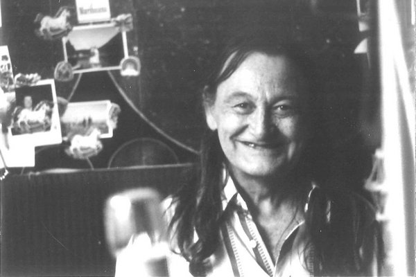 Meisterkiffer und -kabarettist Woflgang Neuss, 1985. Foto: Werner Bethsold – CC-BY-SA-4.0, <a href="https://creativecommons.org/licenses/by-sa/4.0" title="Creative Commons Attribution-Share Alike 4.0">CC BY-SA 4.0</a>, <a href="https://commons.wikimedia Meisterkiffer und -kabarettist Woflgang Neuss, 1985. Foto: Werner Bethsold – CC-BY-SA-4.0, <a href="https://creativecommons.org/licenses/by-sa/4.0" title="Creative Commons Attribution-Share Alike 4.0">CC BY-SA 4.0</a>, <a href="https://commons.wikimedia.org/w/index.php?curid=49111641">Link</a>