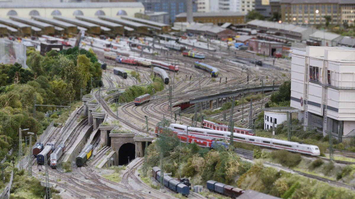 Ausschnitt aus Wolfgang Freys 180 Quadratmeter großem Modell von Stuttgart. Foto: Joachim E. Röttgers