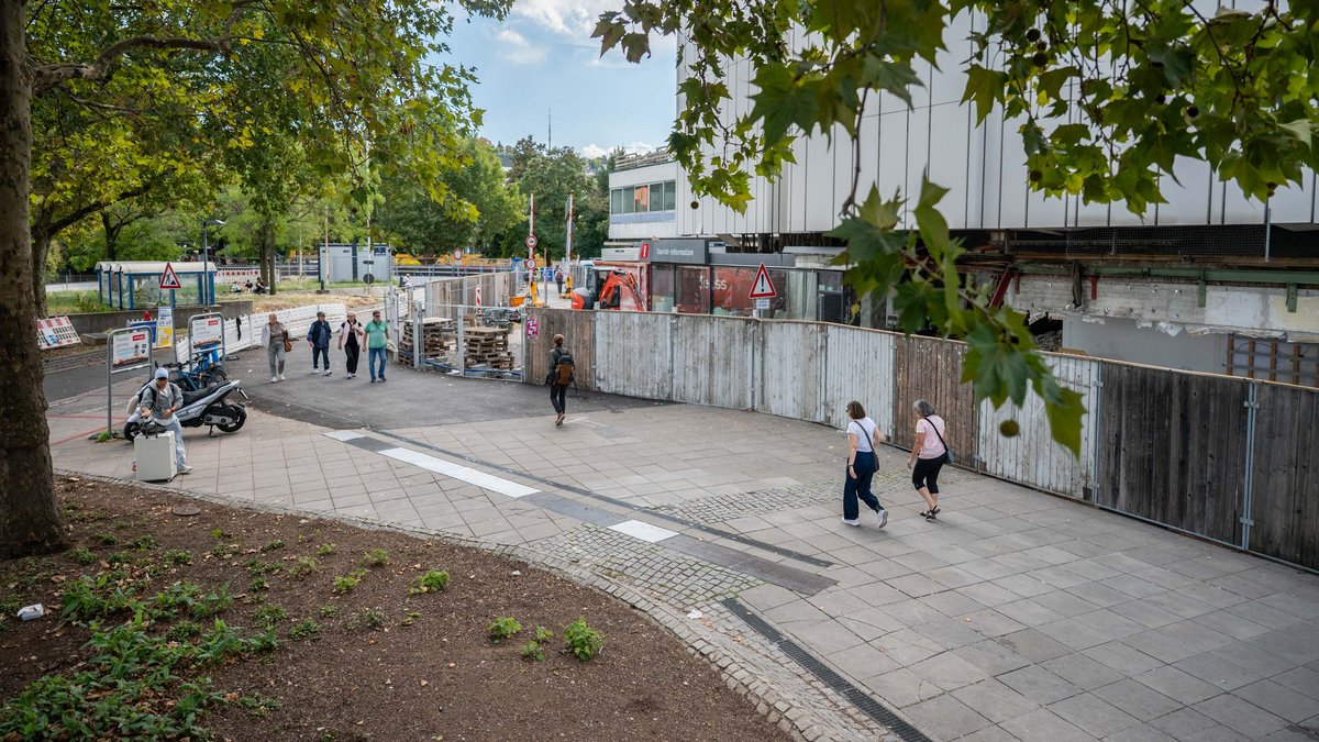 Wanderweg, Baustelle und Schutthalde zur Schillerstraße hin.