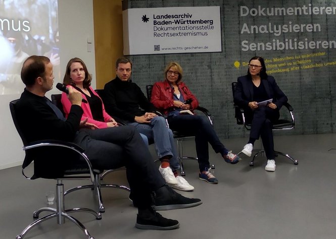 Abschlusspanel mit Georg Restle, WDR, Ann-Katrin Müller, "Spiegel", Holger Stark, "Zeit", Susanne Stiefel von Kontext und Moderatorin Caroline Walter, "Panorama". Foto: privat