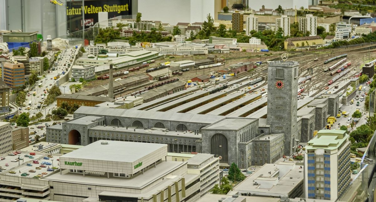 So sah es mal aus rund um den Hauptbahnhof. In Erinnerungen schwelgen lässt es sich jetzt im einstigen Hindenburgbau. Fotos: Joachim E. Röttgers