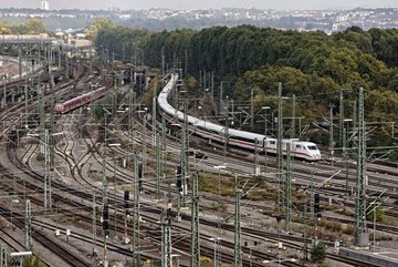 Noch lange nicht frei: Gleisflächen vor dem Stuttgarter Hauptbahnhof. Foto: Joachim E. Röttgers