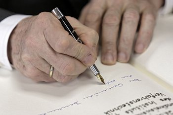 Eines von drei goldenen Büchern an einem Tag. 