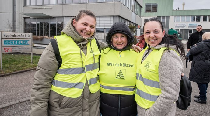 Warum sie als Mütter besonders benachteiligt sind, erklären Jana, Graziella und Elena.