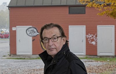 Wolfgang Schorlau im Oktober 2015 bei der Heilbronner Theresienwiese, wo die Polizistin Michèle Kiesewetter ermordet wurde. Foto: Joachim E. Röttgers Wolfgang Schorlau im Oktober 2015 bei der Heilbronner Theresienwiese, wo die Polizistin Michèle Kiesewetter ermordet wurde. Foto: Joachim E. Röttgers