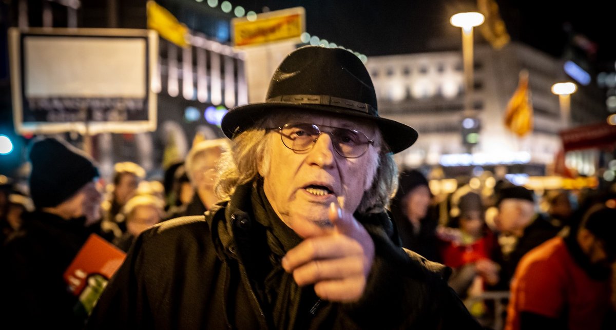 Joe Bauer auf der 500sten Montagsdemo. Foto: Julian Rettig