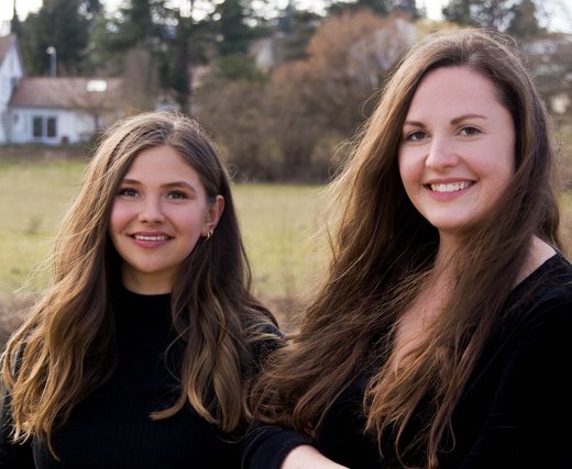 Zwei mit Power und Hingabe: Sophie Tichonenko und Rosa Buss machen sich stark für ein öko-linkes Konstanz. Foto: Daniel Schröder 