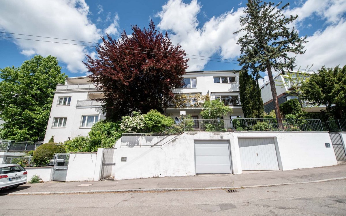 Die Caesar-Fleischlen-Straße 7 und 9 in Stuttgart sind Teil von "Klein Palästina" – so genannt wegen der vorwiegend jüdischen Bauherren. Die Caesar-Fleischlen-Straße 7 und 9 in Stuttgart sind Teil von "Klein Palästina" – so genannt wegen der vorwiegend jüdischen Bauherren.