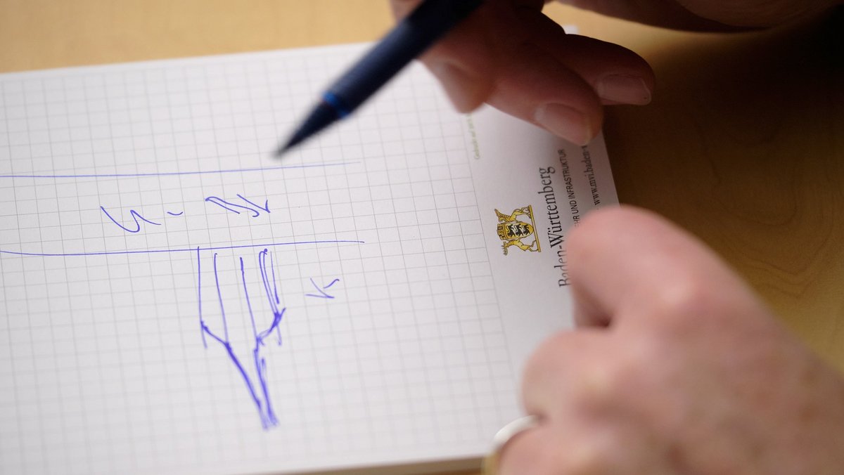 Die Idee eines Ergänzungsbahnhofs ist Ende 2018 aus der ministerialen Feder geflossen. Fotos: Joachim E. Röttgers Die Idee eines Ergänzungsbahnhofs ist Ende 2018 aus der ministerialen Feder geflossen. Fotos: Joachim E. Röttgers