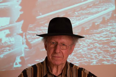 Hellmut G. Haasis organisiert seine eigene Gedenkveranstaltung. Foto: Herbert Grammatikopoulos