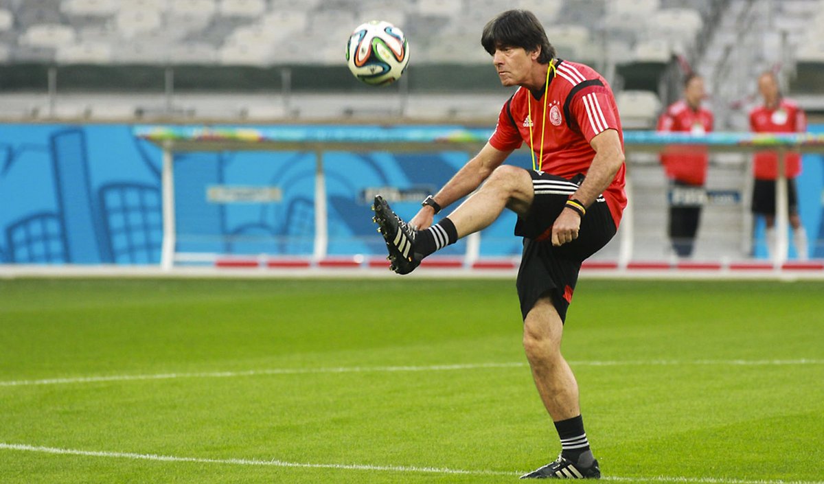 Kurz vor dem Höhepunkt: Joachim Löw bei der WM in Brasilien, Juli 2014. Deutschland gewinnt den Titel. Foto: Danilo Borges, <a href="https://creativecommons.org/licenses/by/3.0" title="Creative Commons Attribution 3.0">CC BY 3.0</a>, <a href="https://commons.wikimedia.org/w/index.php?curid=33954622">Link</a>